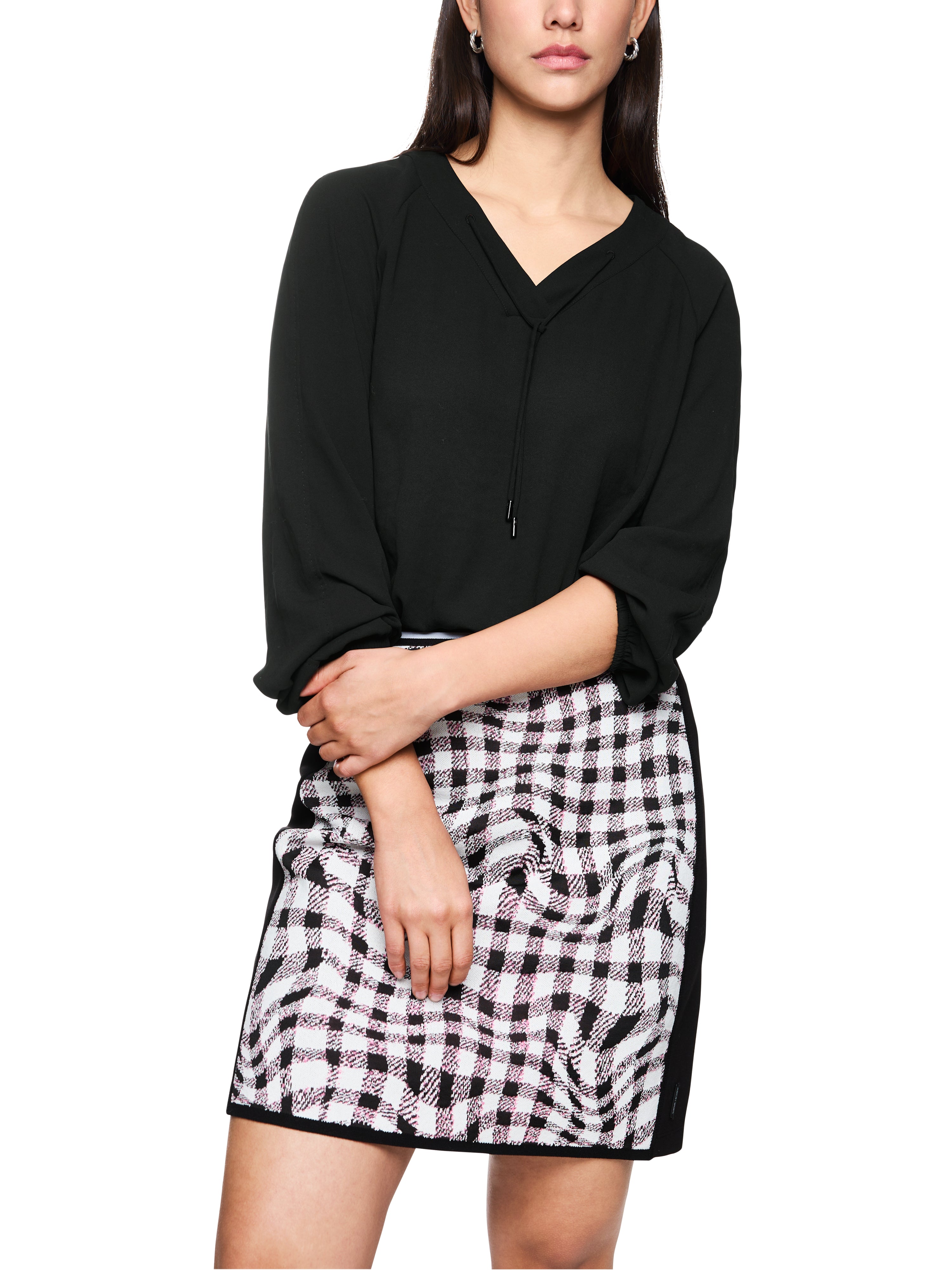 חולצה בגזרה ישרה, רפויה, עם שרוכים בצווארוןהרכב: 100% פוליאסטרהדוגמנית בגובה 1.79 ולובשת מידה 3 של מארק קיין