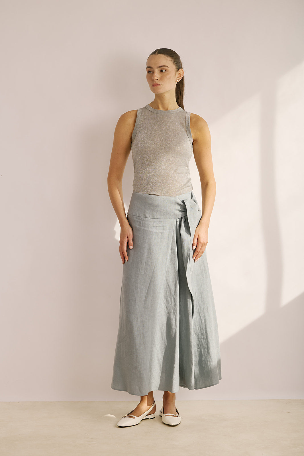 חצאית קשירה באורך מקסי הרכב: 100% פשתןהדוגמנית בגובה 1.80 ולובשת מידה 42 של ELEVENTY