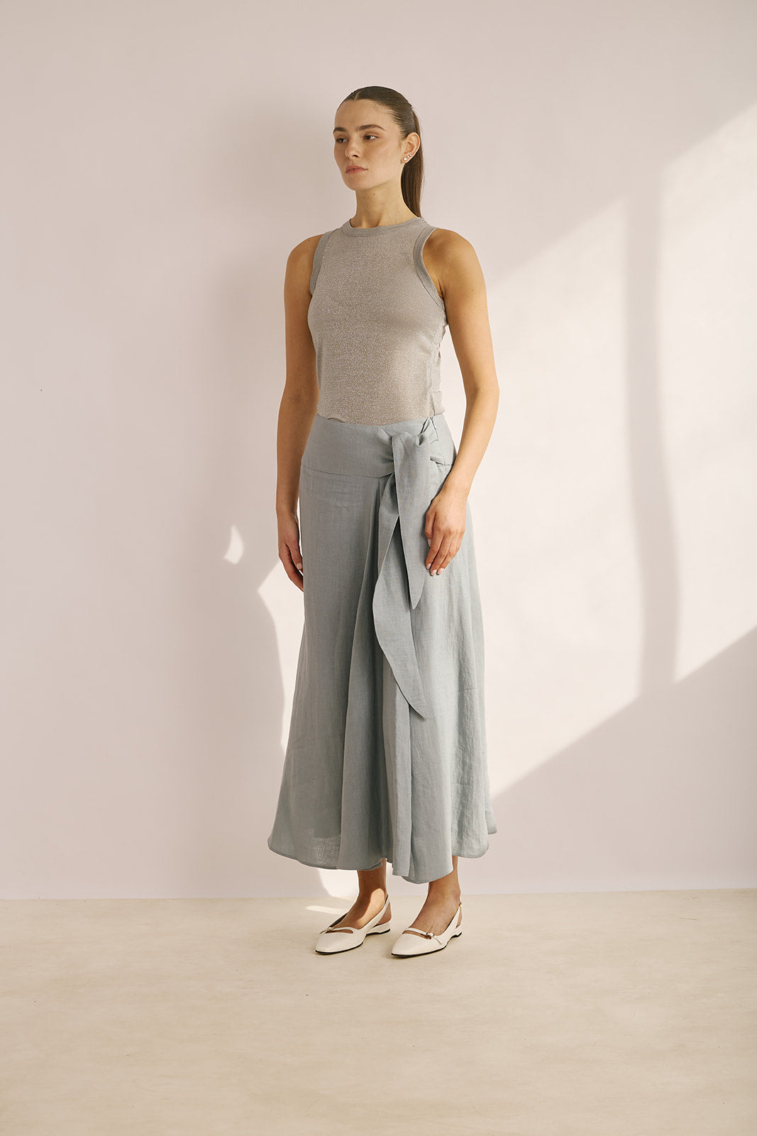 חצאית קשירה באורך מקסי הרכב: 100% פשתןהדוגמנית בגובה 1.80 ולובשת מידה 42 של ELEVENTY