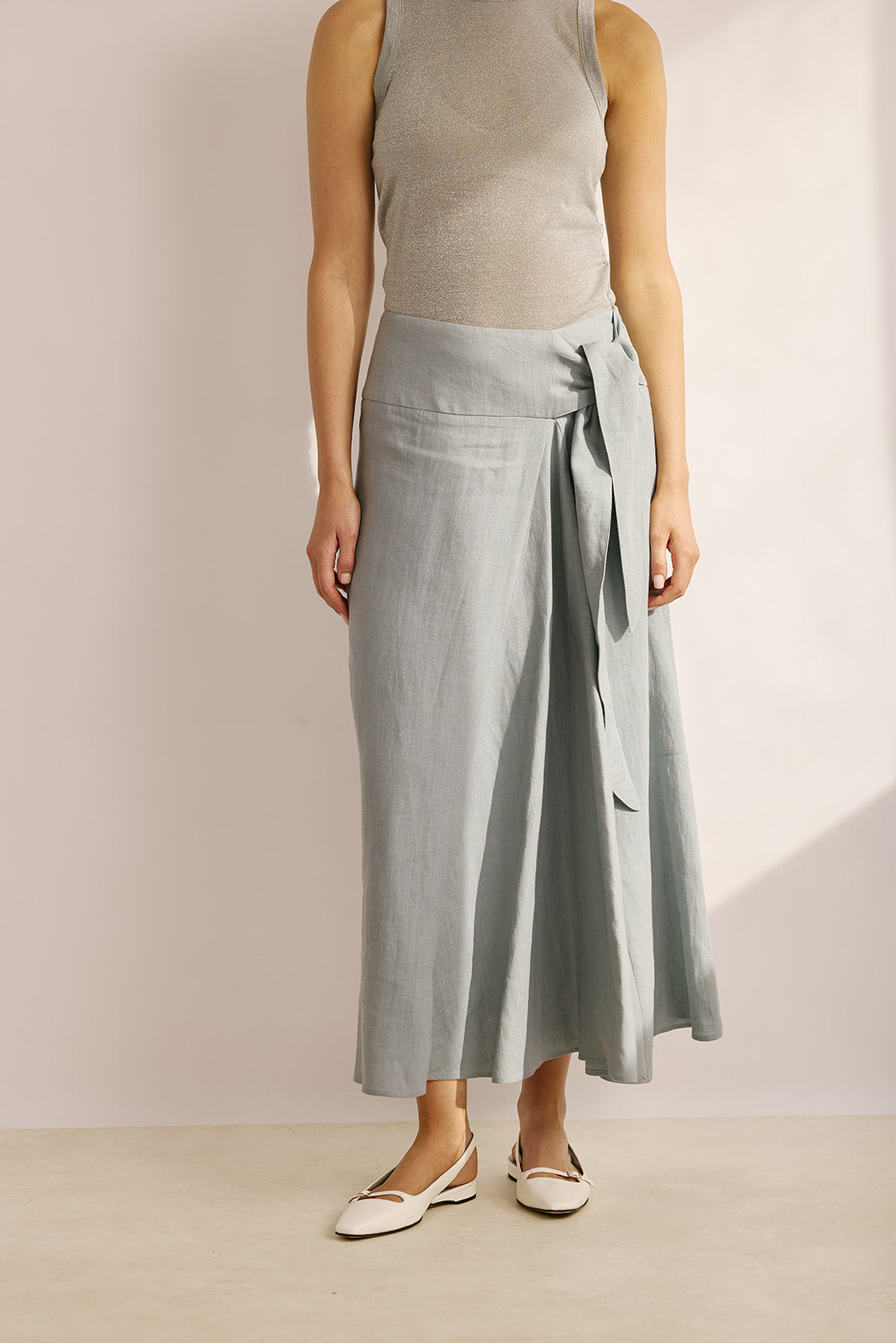 חצאית קשירה באורך מקסי הרכב: 100% פשתןהדוגמנית בגובה 1.80 ולובשת מידה 42 של ELEVENTY