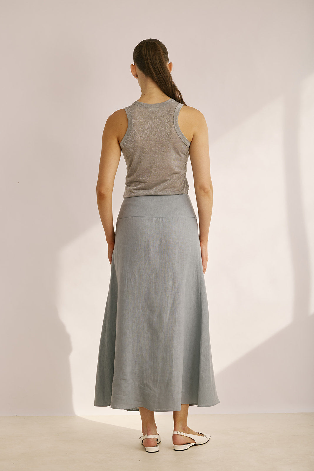 חצאית קשירה באורך מקסי הרכב: 100% פשתןהדוגמנית בגובה 1.80 ולובשת מידה 42 של ELEVENTY