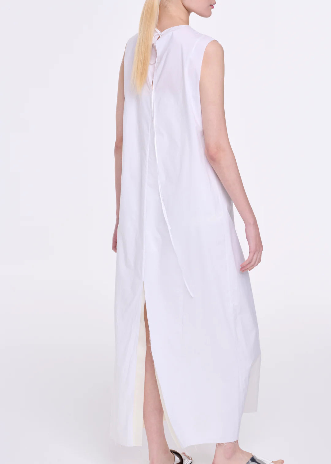 שמלת טריקו באורך מקסי עם הדפסהרכב: 65% פוליאסטר, 35% כותנההדוגמנית בגובה 1.76 ולובשת מידה 40 של PLAN C