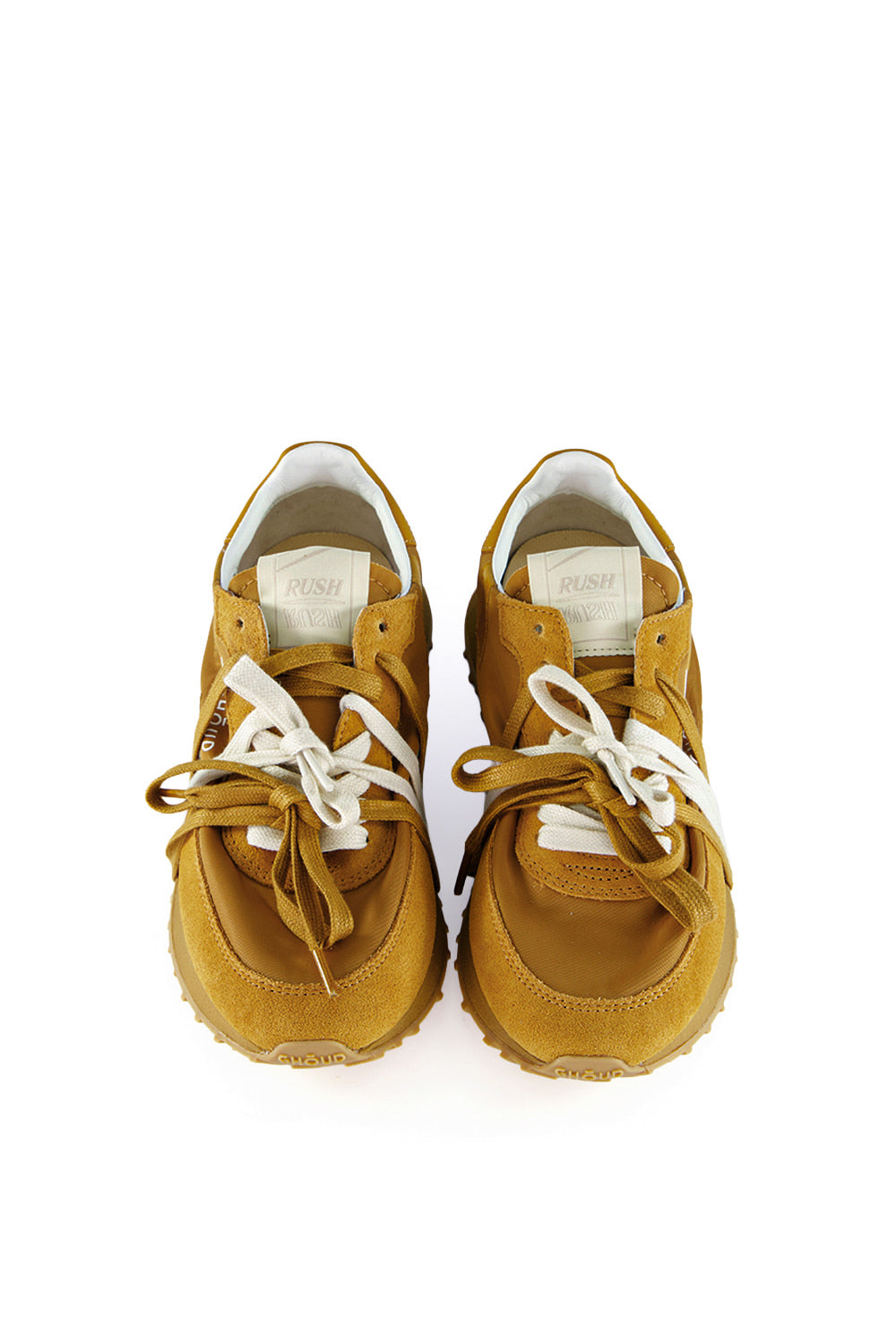 נעלי סניקרס לנשים מבית המותג האיטלקי Ghoud Venice, בעיצוב חדשני המשלב אסתטיקה מינימליסטית עם קווים גיאומטריים וחיתוכים נועזים, למראה עדכני ומתוחכם.הנעליים מיוצרות בעבודת יד, תוך מחשבה והקפדה על הפרטים הקטנים, מה שמבטיח סטייל ונוחות מקסימליים.החלק העליון עשוי זמש, עור, ובד ניילון איכותיים ועמידים, עם שרוכים כפולים. סוליית גומי Phylon מוגבהת, רכה וקלה, מעניקה תמיכה ויציבות. הדפס לוגו המותג בצידי הנעל.הרכב: 65% בד, 35% עור. סוליה: 60% פיילון (Phylon), 40% גומי תרמו עמיד