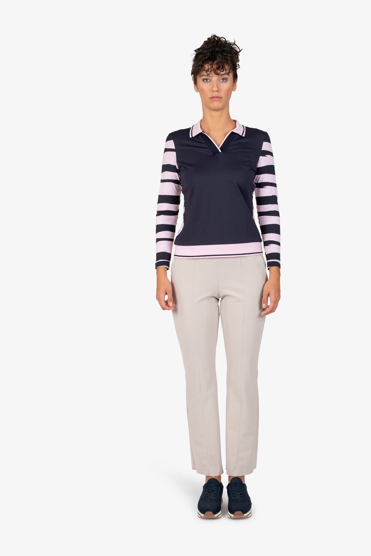 מכנסיים מבד ג'רזי עם רצועת גומי אלסטית בחלק האחוריהרכב: 73% פוליאמיד, 27% אלסטן