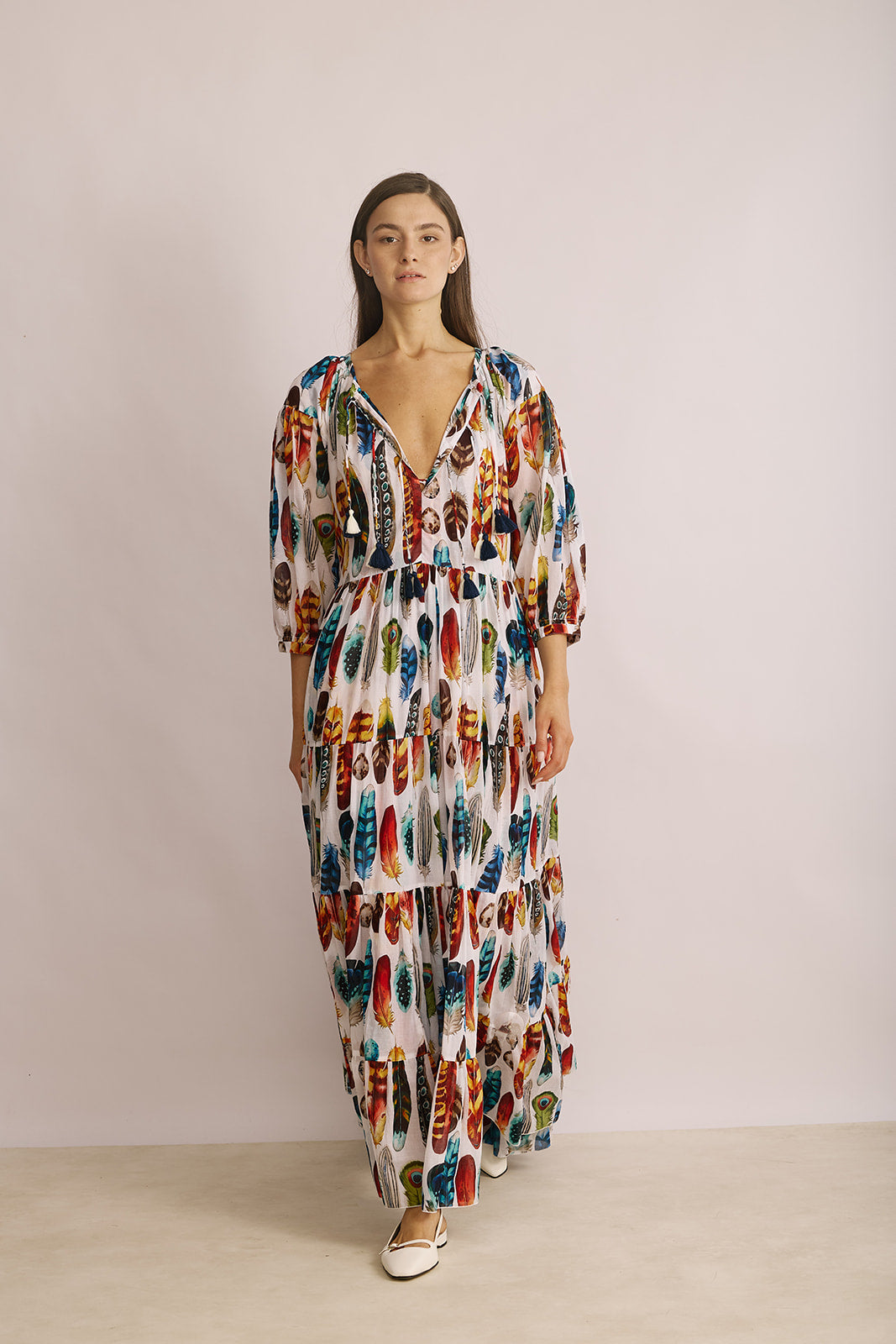 שמלת מקסי מתרחבת עם מפתח עמוק בהדפס בוהו שיקהרכב: 100% כותנההדוגמנית בגובה 1.80 ולובשת מידה 6 של Samantha Sung