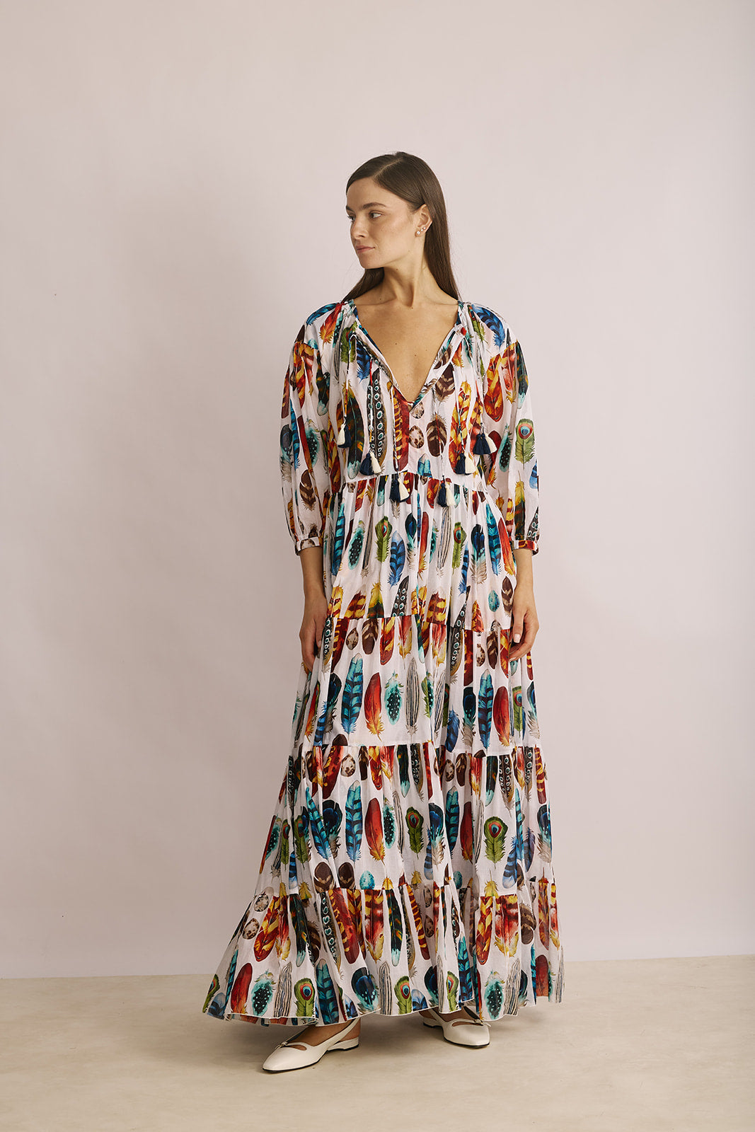 שמלת מקסי מתרחבת עם מפתח עמוק בהדפס בוהו שיקהרכב: 100% כותנההדוגמנית בגובה 1.80 ולובשת מידה 6 של Samantha Sung