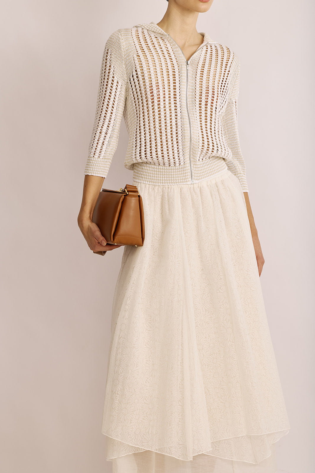 חצאית טול באורך מקסי עם רצועת גומי אלסטית במותןהרכב: 52% פוליאמיד, 48% כותנההדוגמנית בגובה 1.78 ולובשת מידה S של דרייקורן