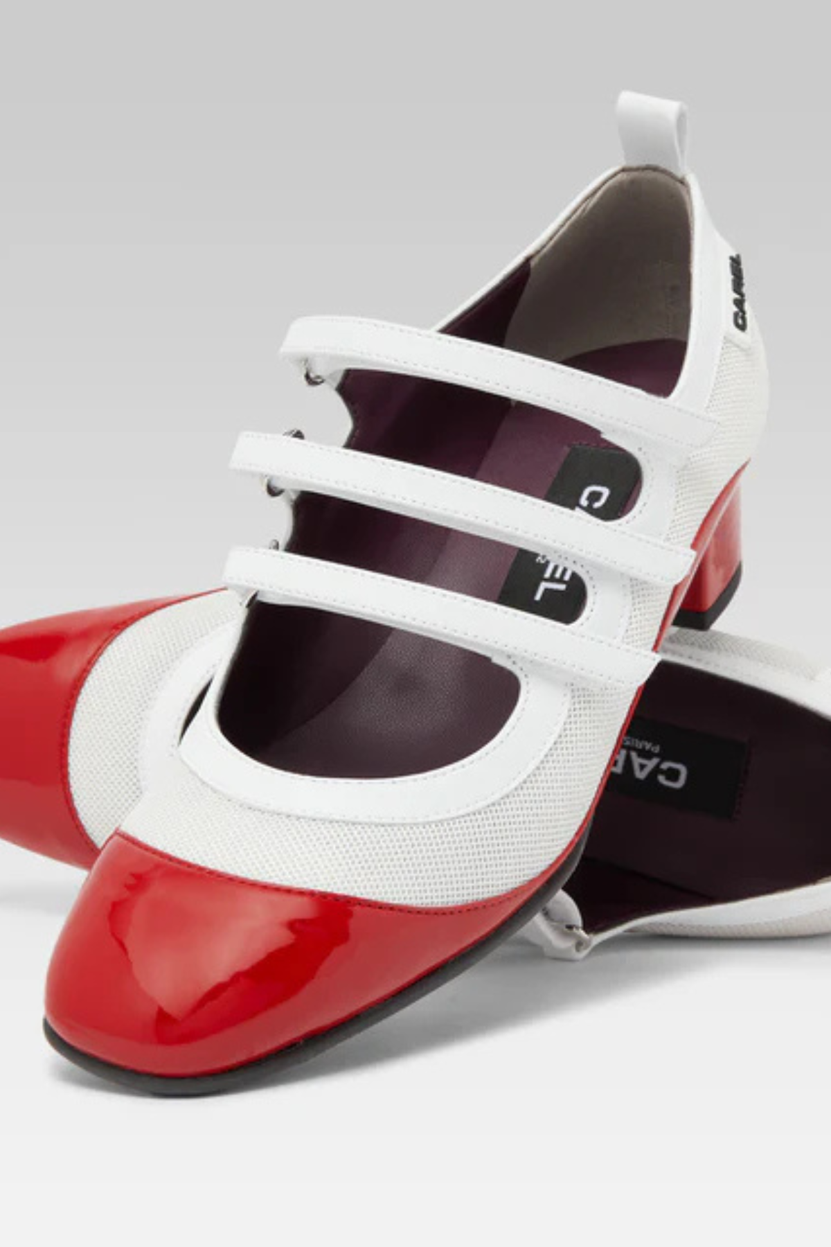 נעלי עקב עם 3 רצועות, בצבע אדום משולב עם רשת לבנה, הרכב: 100% עור אקולוגי עם סוליית גומיגובה העקב: 4 ס"מ