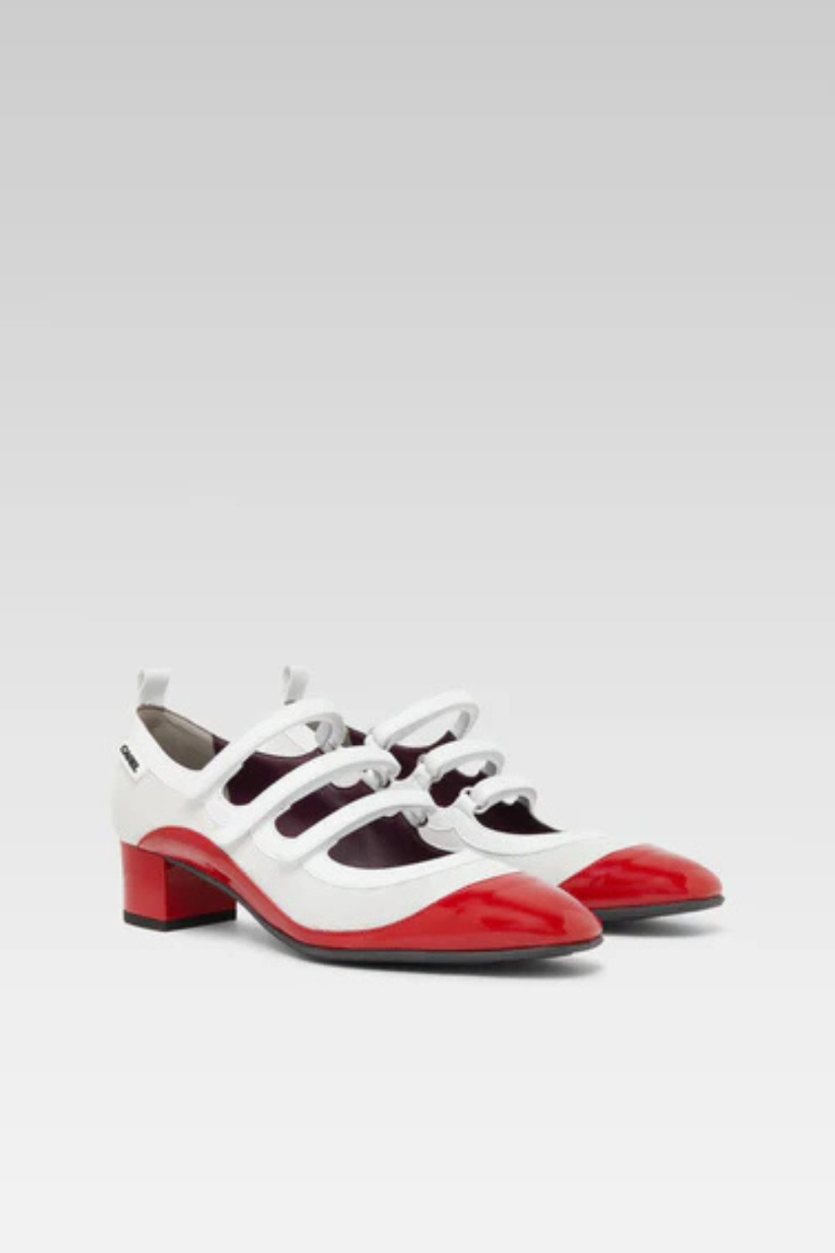 נעלי עקב עם 3 רצועות, בצבע אדום משולב עם רשת לבנה, הרכב: 100% עור אקולוגי עם סוליית גומיגובה העקב: 4 ס"מ