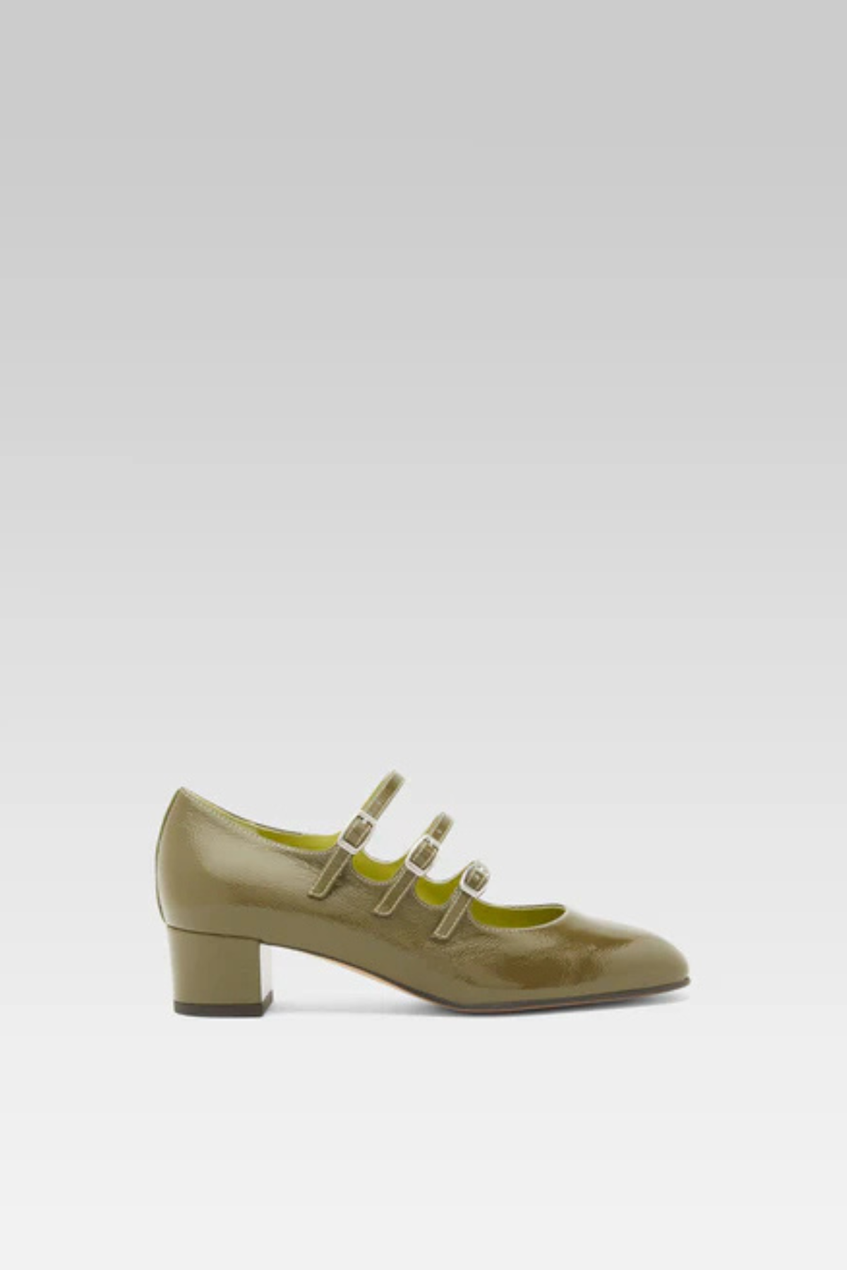 נעלי עקב מעור בצבע ירוק חאקי עם 3 רצועותהרכב: 100% עור עם סוליית עורגובה העקב: 4 ס"מ