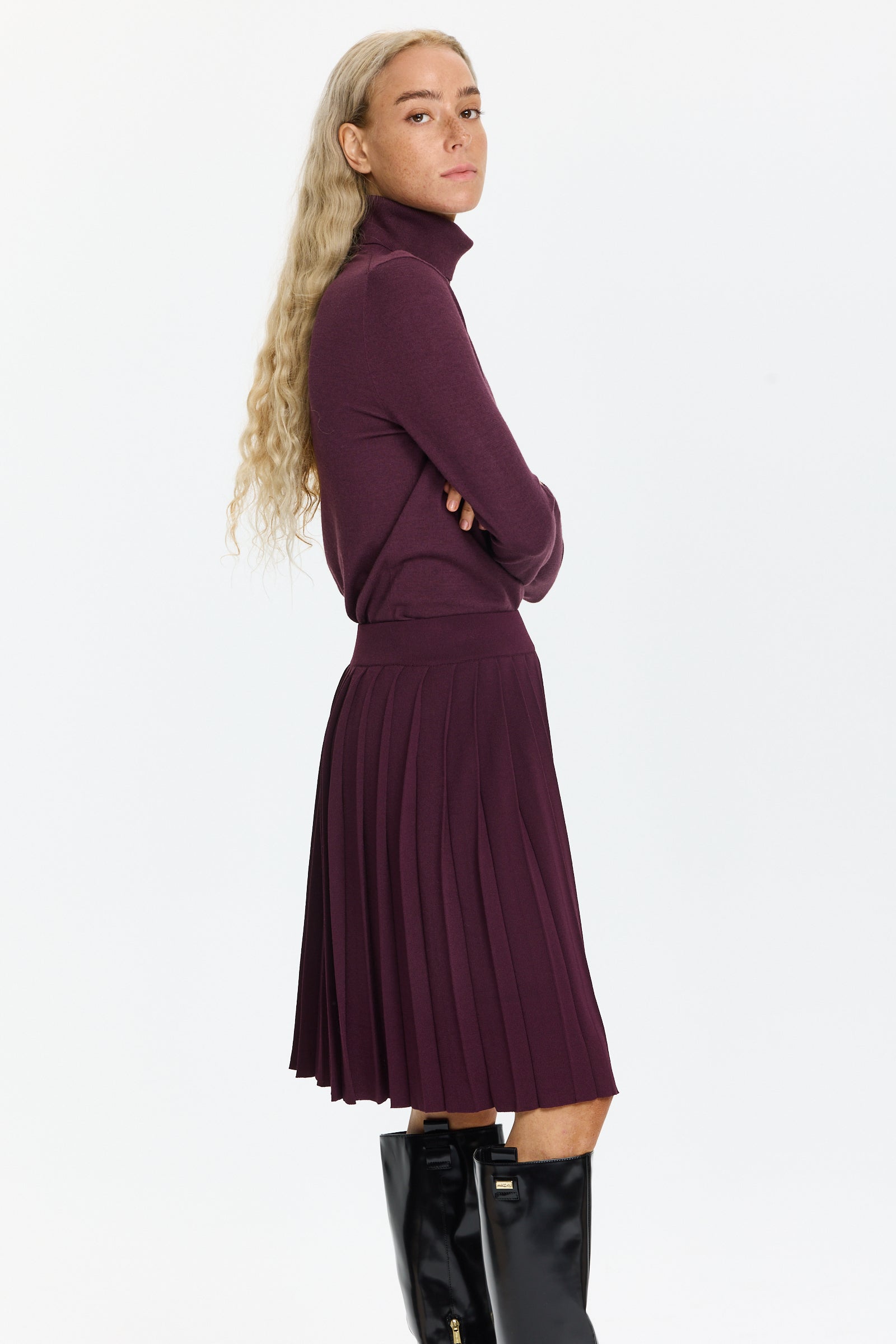 סריג גולף בגזרה צמודההרכב בד: 43% ויסקוזה, 42% פוליאמיד, 15% צמרהדוגמנית בגובה 1.75 ולובשת מידה 36 של Luisa Cerano