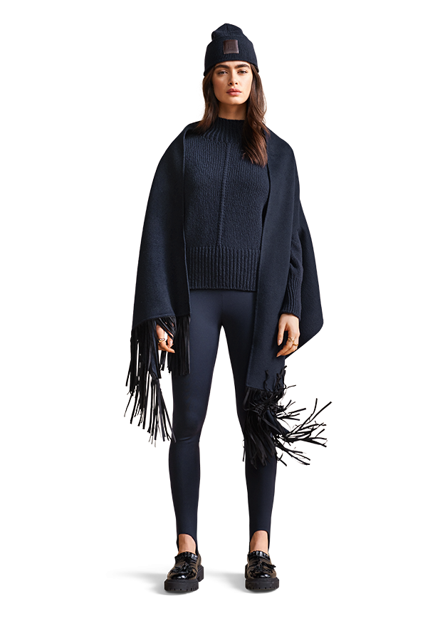 מכנסי טייץ מבד סקובה הרכב: 86% פוליאמיד, 14% אלסטןהדוגמנית בגובה 1.80 ולובשת מידה 36 אירופאית