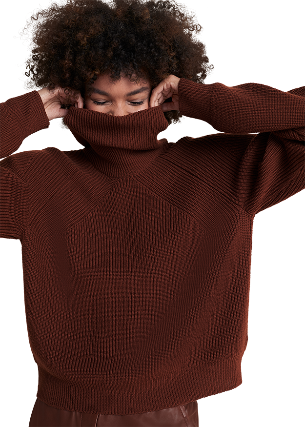 סוודר גולף בגזרת אוברסייזהרכב: 100% צמרהדוגמנית בגובה 1.80 ולובשת מידה 36 אירופאית