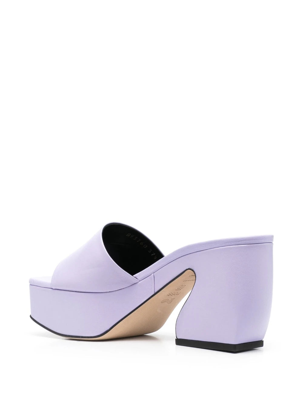 כפכפי פלטפורמה עם עקב מפוסלהרכב: 100% עורגובה: 9.5 ס"מ