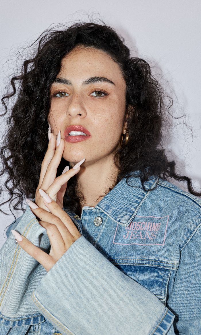 ג'קט ג'ינס עם כיסים ולוגו ורוד מוסקינו הרכב: 100% כותנה 