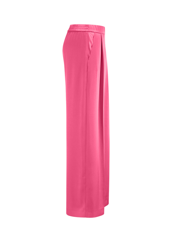 מכנסיים מתרחבים עם רצועת מותן אלסטיתהרכב: 100% פוליאסטרהדוגמנית בגובה 1.79 ולובשת מידה 36 של RIANI