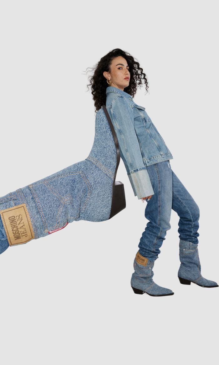 מגפוני בוקרים מג'ינס עם עיטורי כיס ולולאותהרכב: 100% כותנה; סוליה: 100% עורגובה עקב: 4.5 ס"מ