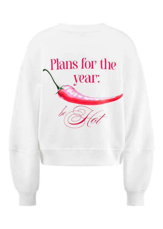 סווטשירט מבית המותג RIANI, מבד כותנה ג'רזי רך ואיכותי, בסטייל קז'ואל אופנתי, עם פרינט צ'ילי גדול בגב, ועיטור קטן בחזית. גזרה רחבה באורך המותן, עם צווארון עגול.הרכב: 100% כותנה אורגניתהדוגמנית בגובה 1.75 ולובשת מידה 36 אירופאית