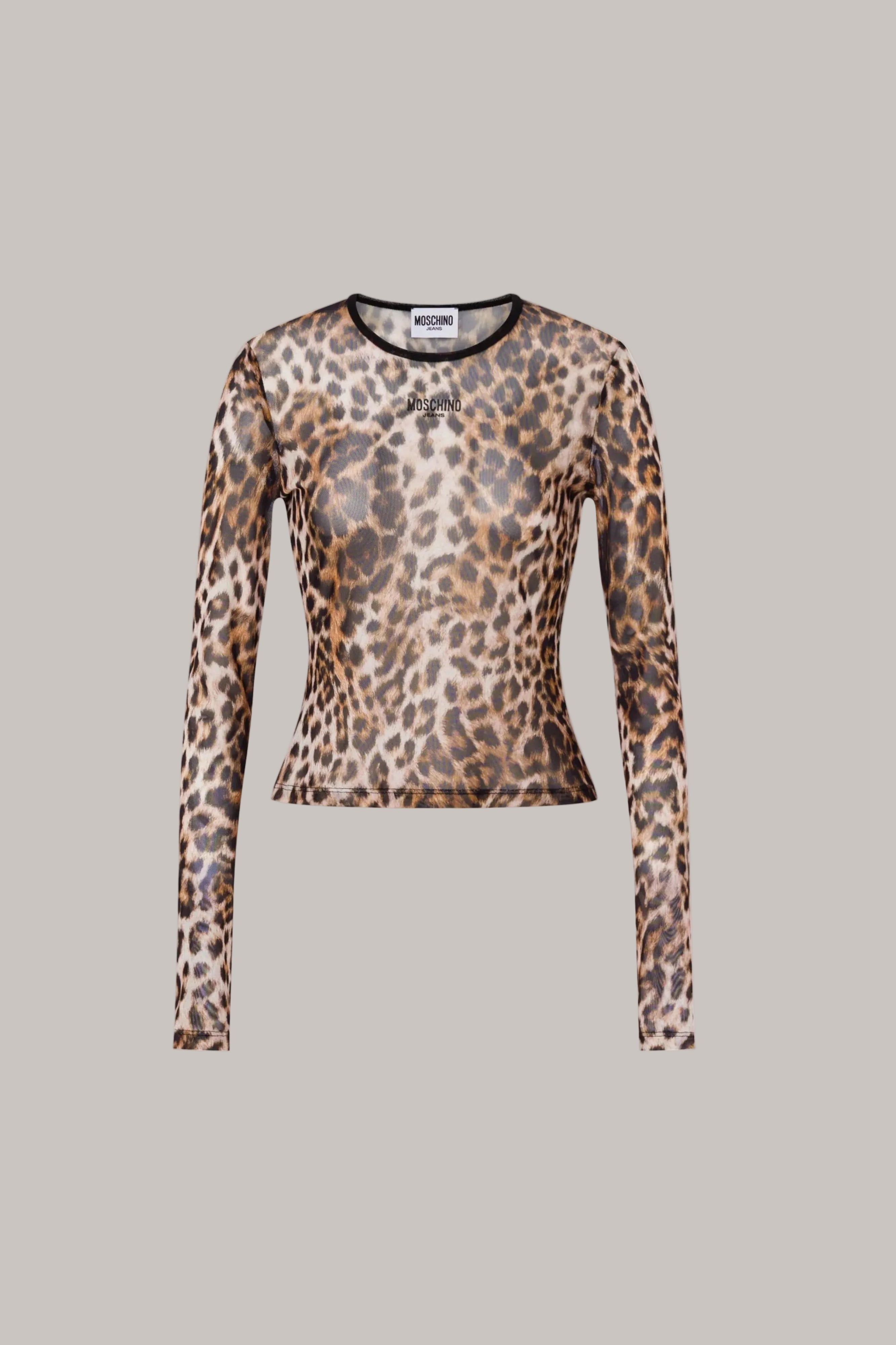 חולצה מליין MOSCHINO JEANS של המותג האיטלקי מוסקינו.החולצה עשויה בד רשת שקפקף בהדפס מנומר, גזרה צמודה לגוף, עם שרוולים ארוכים וצווארון עגול. לוגו המותג מוטבע בחזית.הרכב: 95% פוליאסטר, 5% אלסטןהדוגמנית בגובה 1.75 ולובשת מידה 42 של MOSCHINO