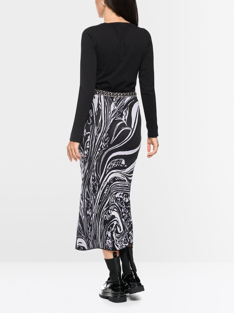 חולצה זו בגזרה צרה (Slim fit) עם שרוולים ארוכים משלבת כותנה סטרצ'ית איכותית עם פרטים אקסקלוסיביים. הגזרה הצמודה לגוף מבטיחה סילואט עכשווי ונוחות מעולה. פרט ייחודי: קו הצוואר העגול הקלאסי, המקבל מראה אלגנטי הודות לשוליים דו-שכבתיים ממשי טהור.עיצוב בגזרה צרה, שרוולים ארוכים, קו צוואר עגול, וכיתוב Marc Cain.הרכב: 92% כותנה, 8% אלסטןפתיון: 100% משיהדוגמנית בגובה 1.79 ולובשת מידה 3 של מארק קיין