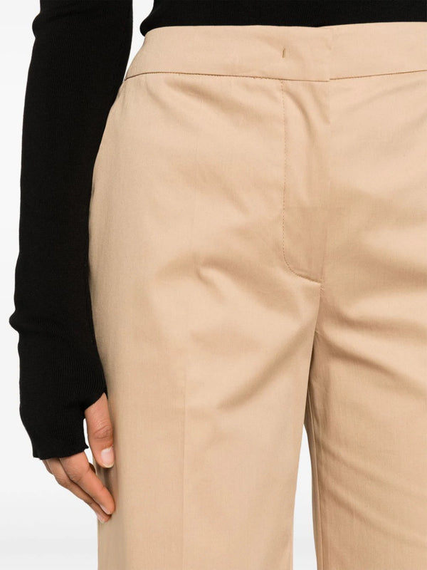 מכנסי כותנה במראה מחוייט צבע בז' רגל רחבה סיומת פלייר