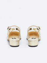 נעלי מרי ג'יין מעור בצבע פלטיניום עקב 2 ס"מ עם שתי רצועות חלק אחורי פתוח