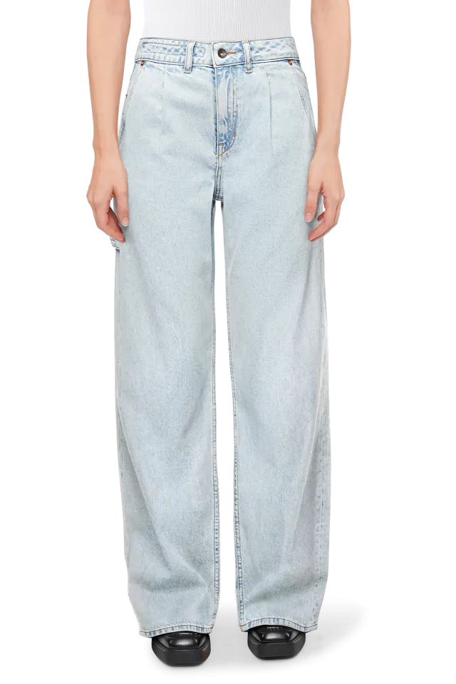 מכנסי ג'ינס בגזרת O עם עיטור רצועת ג'ינס בכיס הקידמיהרכב: 67% כותנה, 33% ליוסלהדוגמנית בגובה 1.78 ולובשת מידה 27 של דרייקורן