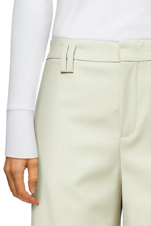 מכנסי קרגו רחבים במראה מחוייטהרכב: 67% פוליאסטר, 31% ויסקוזה, 2% אלסטןהדוגמנית בגובה 1.76 ולובשת מידה 27 של דרייקורן