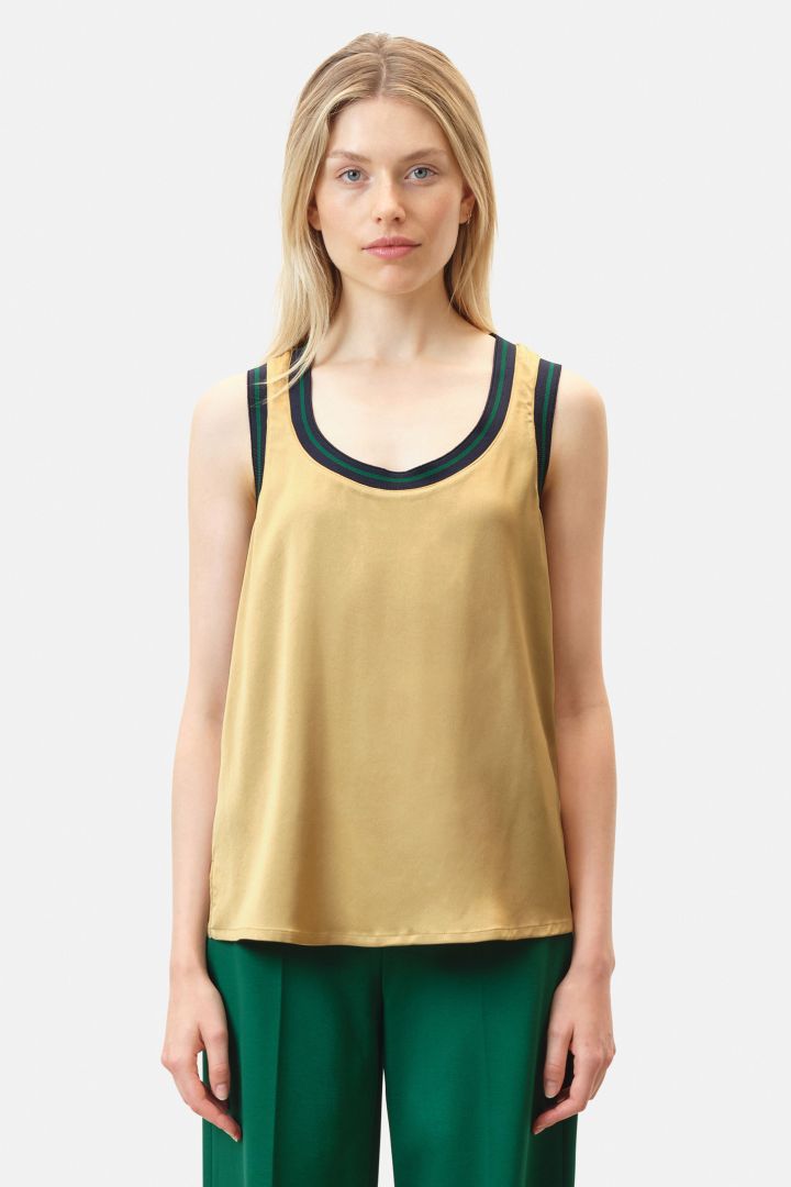 גופייה בגזרה רפויה עם סיומת סרוגההרכב: 96% אצטט, 4% אלסטןהדוגמנית בגובה 1.74 ולובשת מידה 2 של דייקורן