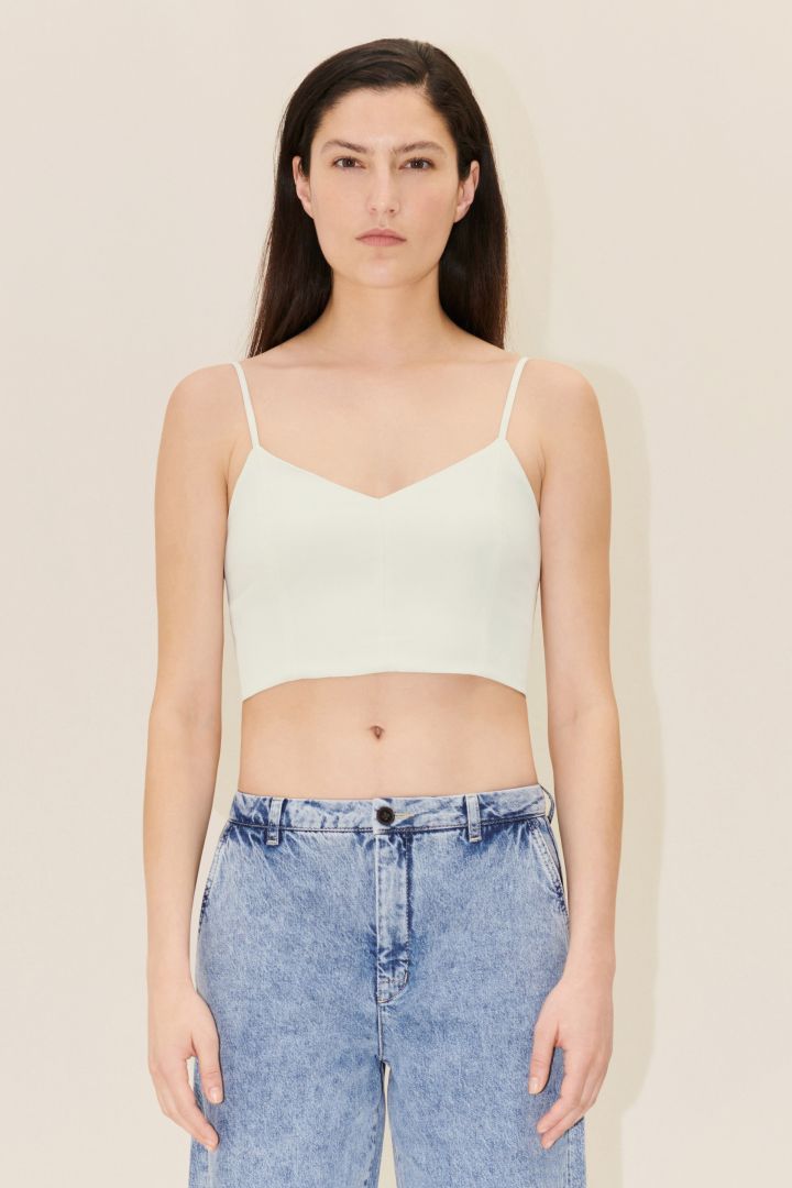 קרופ טופ עם סגירת רוכסן בגבהרכב: 66% אצטט, 34% פוליאסטרהדוגמנית בגובה 1.77 ולובשת מידה 2 של דרייקורן