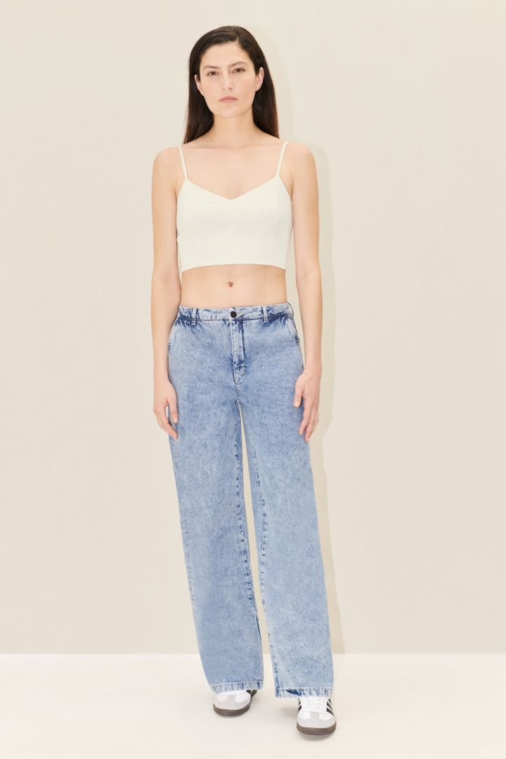 קרופ טופ עם סגירת רוכסן בגבהרכב: 66% אצטט, 34% פוליאסטרהדוגמנית בגובה 1.77 ולובשת מידה 2 של דרייקורן