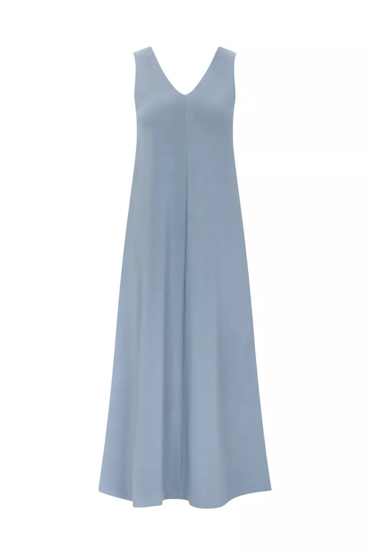 שמלת מידי בגזרת Aהרכב: 73% ליוסל, 23% פוליאמיד, 4% אלסטןהדוגמנית בגובה 1.78 ולובשת מידה S 