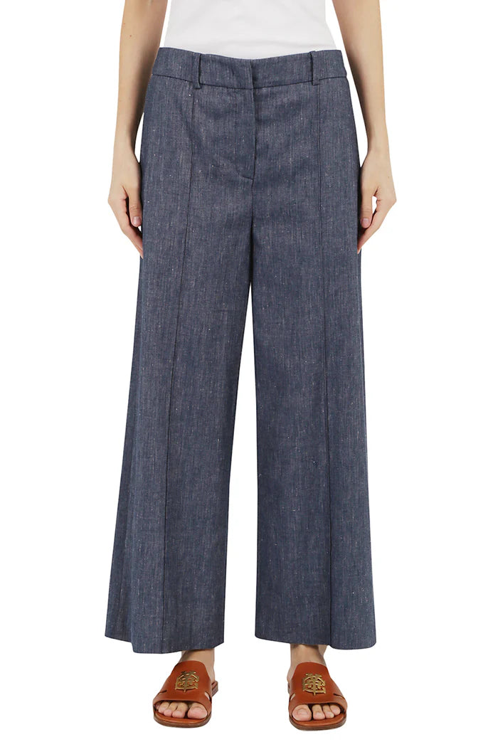 מכנסיים מחוייטים מתרחביםהרכב: 50% כותנה, 48% פשתן, 2% אלסטןהדוגמנית בגובה 1.75 ולובשת מידה 42 איטלקית