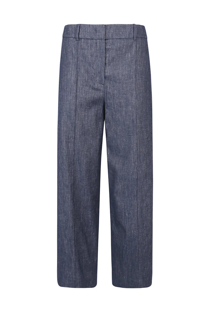 מכנסיים מחוייטים מתרחביםהרכב: 50% כותנה, 48% פשתן, 2% אלסטןהדוגמנית בגובה 1.75 ולובשת מידה 42 איטלקית