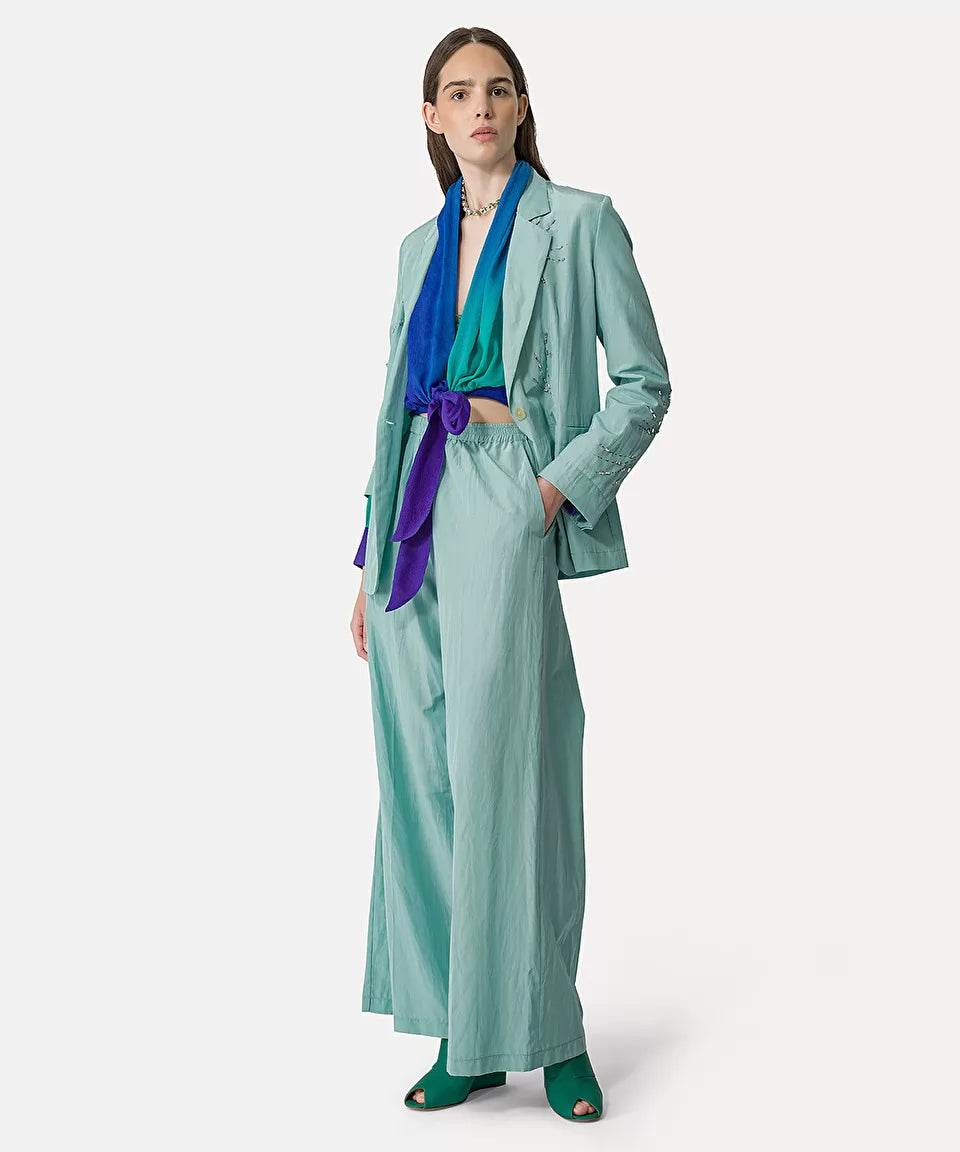 מכנסי כותנה רחבים עם רצועת גומי במותןהרכב: 52% פוליאסטר, 48% כותנה; בד משני: 100% קופרוהדוגמנית בגובה 1.77 ולובשת מידה 38 איטלקית (מידה 0 של פורטה פורטה)