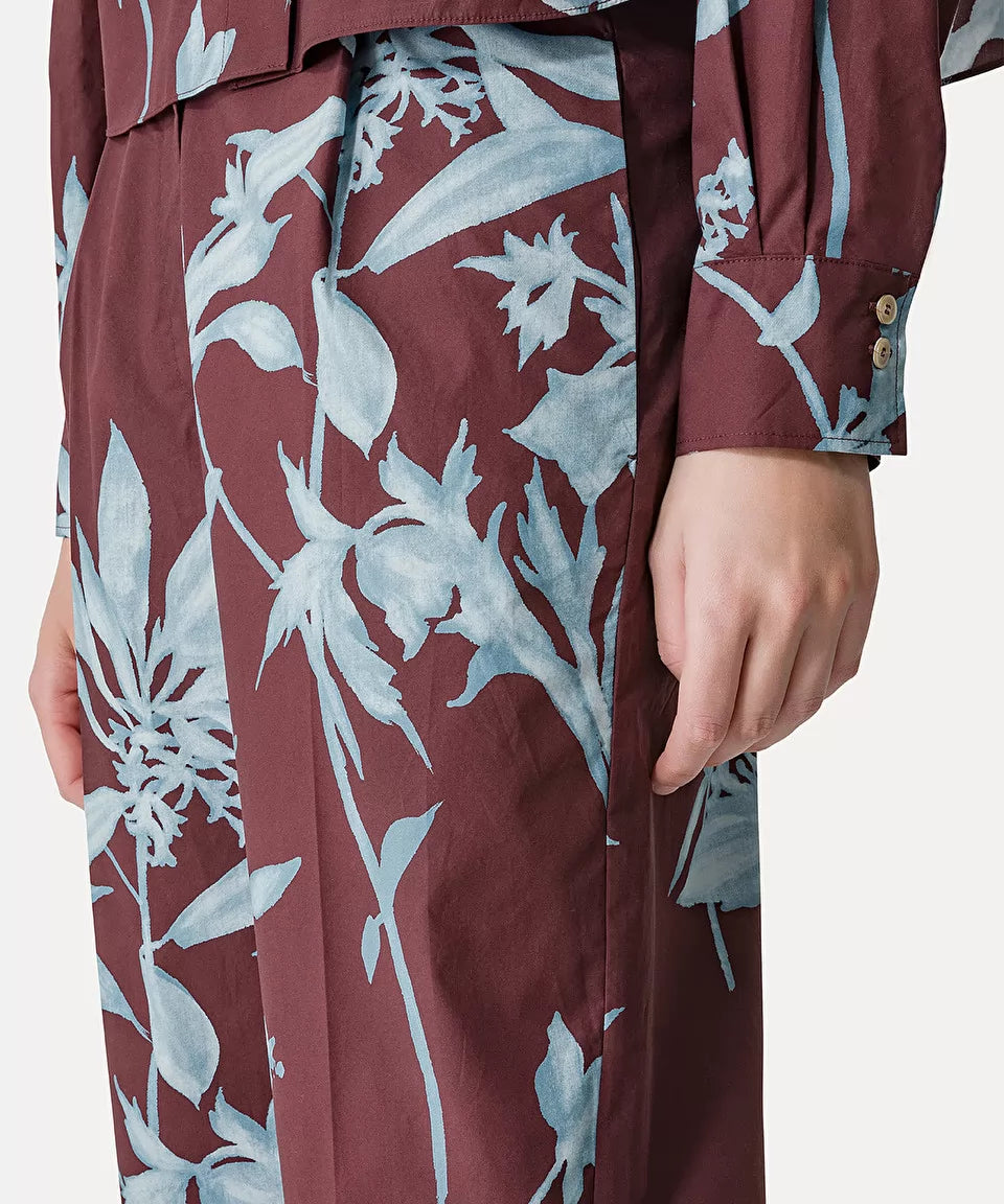 מכנסיים מחוייטים בגזרה גבוהה עם הדפס פרחיםהרכב: 100% כותנההדוגמנית בגובה 1.77 ולובשת מידה 40 איטלקית (מידה I של פורטה פורטה)