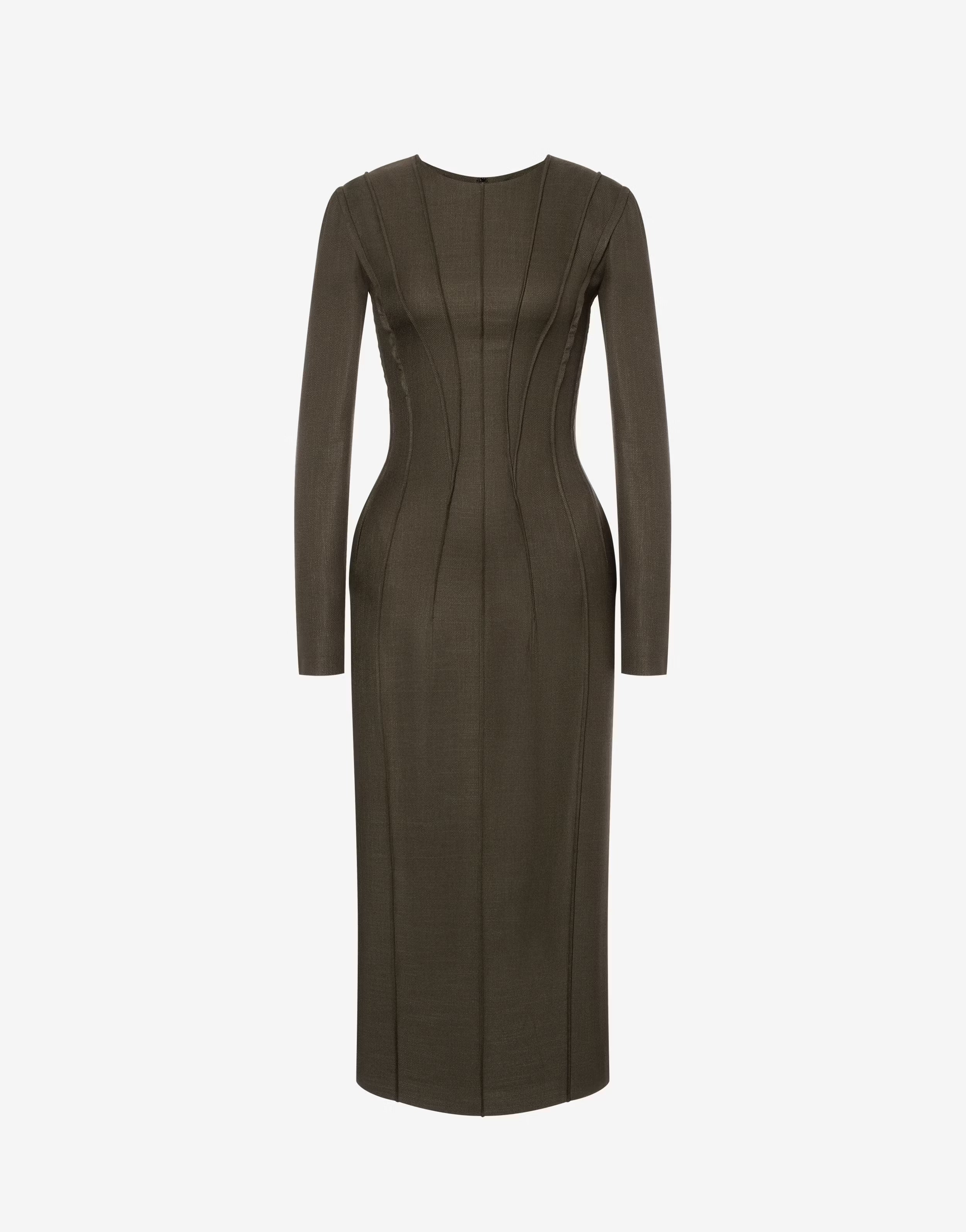 שמלה אלגנטית באורך מידי עם תיפורים לאורךהרכב: 100% ויסקוזה; בטנה: 100% קופרוהדוגמנית בגובה 1.80 ולובשת מידה 42 איטלקית