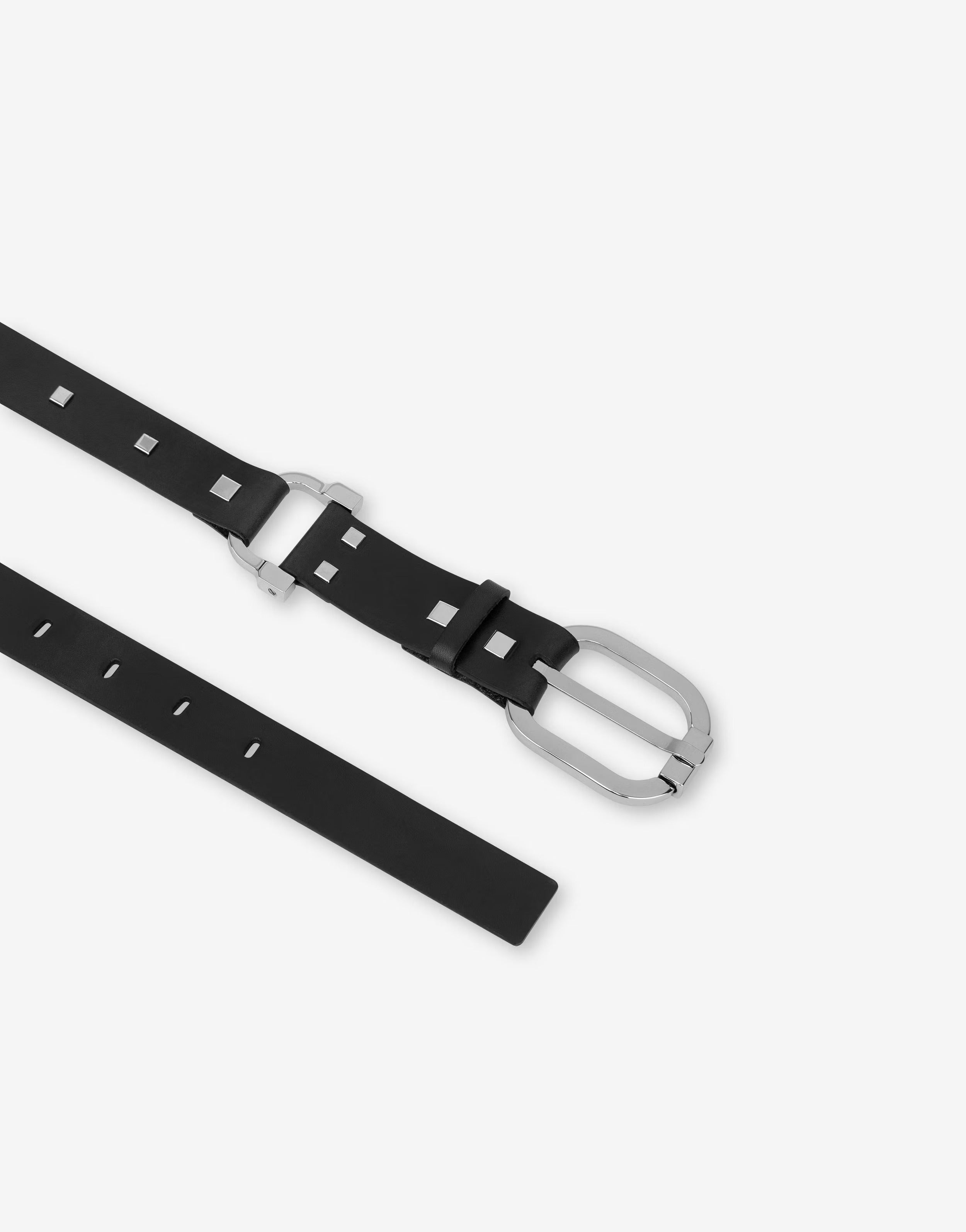 חגורת עור בעיטור ניטים כסופיםהרכב: עורעובי: 3.5 ס"מאורך מידות:M - 96-98 ס"מL - 100-102 ס"מ