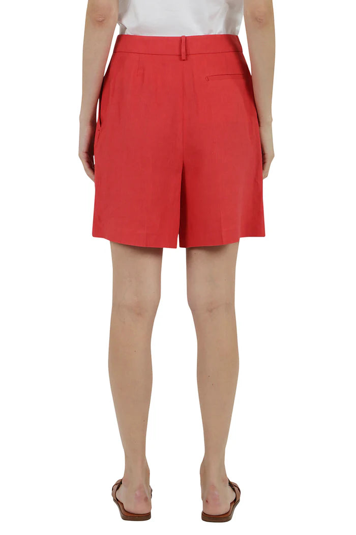 מכנסי ברמודה מחוייטיםהרכב: 100% פשתןהדוגמנית בגובה 1.75 ולובשת מידה 44 איטלקית