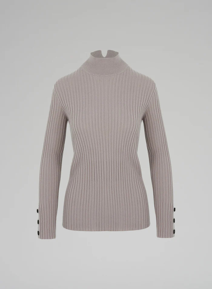 סריג גולף בגזרת סלים פיטהרכב: 100% צמר וירג'יןהדוגמנית בגובה 1.80 ולובשת מידה 42 איטלקית