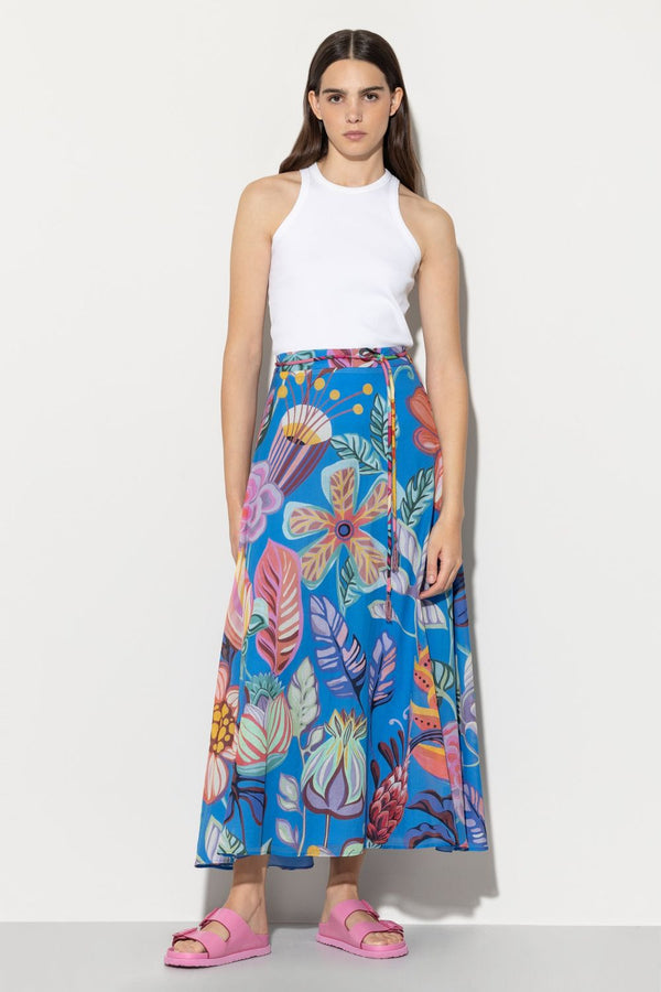 חצאית מקסי גזרת פלייר בצבע תכלת עם מוטיב פרחים צבעוני רוכסן מאחור