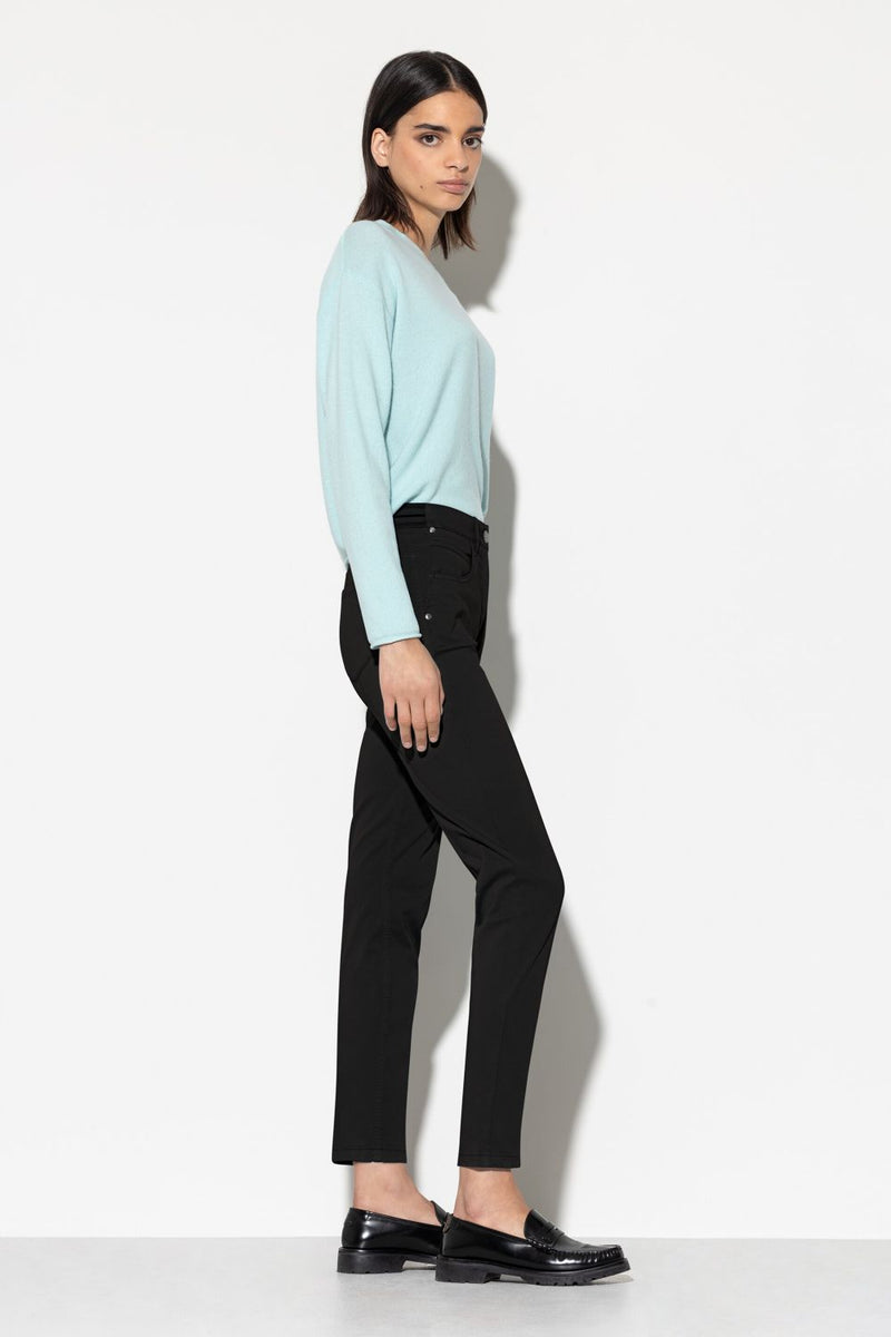 מכנסי ג'ינס סקיני קליליים מכותנה בצבע שחור עם גומי במותן מאחור