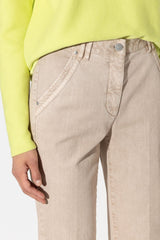 ג'ינס בצבע קשיו מכותנה רגל מעט רחבה סיומת פלייר