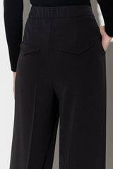 מכנסיים מחוייטים בצבע שחור רגל רחבה גומי במותן מאחור