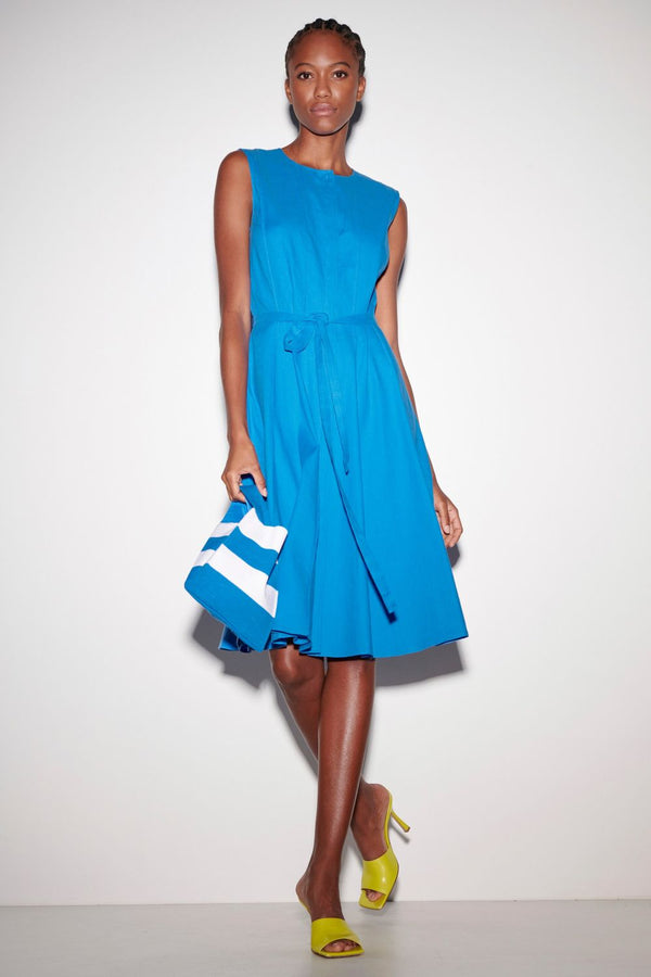 שמלת פשתן עם כותנה ללא שרוולים בצבע כחול שמיים אורך ברך עם חגורת קשירה