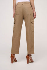מכנסי קרגו במראה מחוייט צבע קאמל משילוב כותנה רגל ישרה