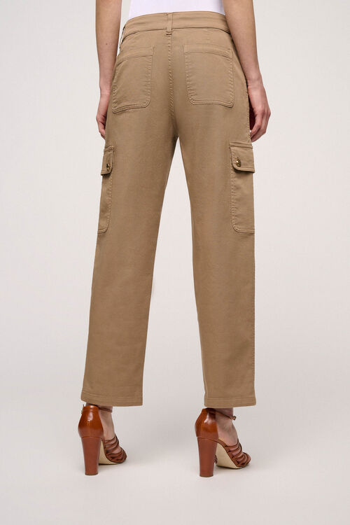 מכנסי קרגו במראה מחוייט צבע קאמל משילוב כותנה רגל ישרה