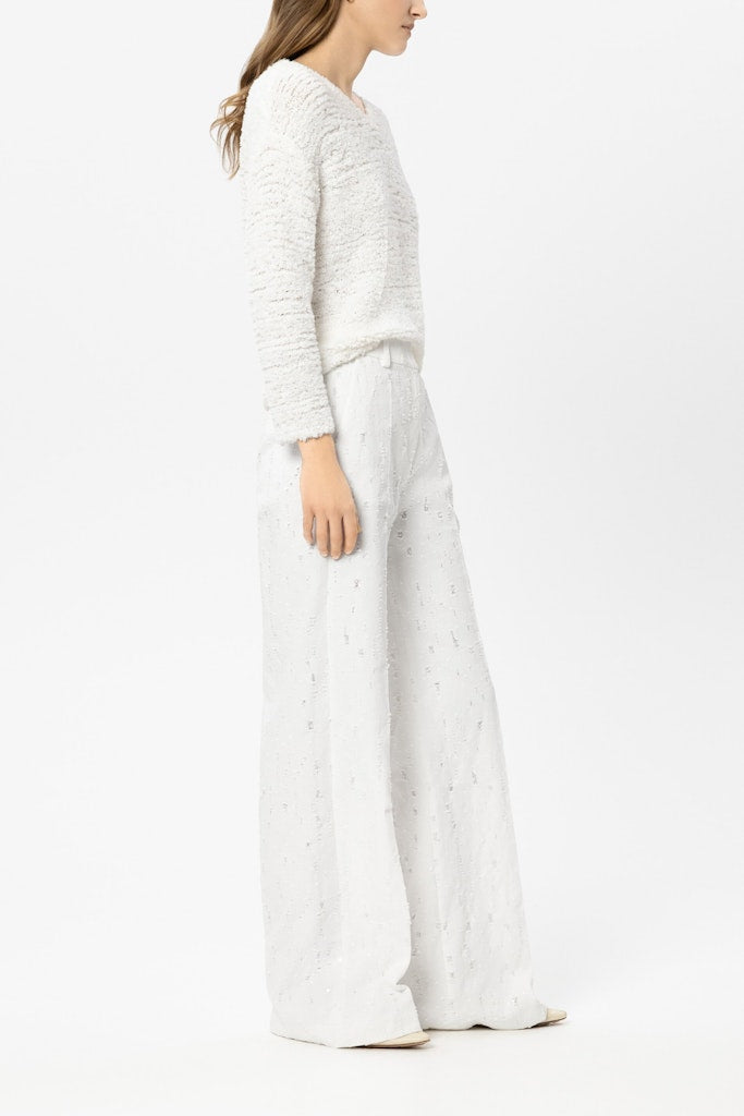 מכנסיים מבית המותג Luisa Cerano, עם עיטור רקמת פאייטים.עיצוב קז'ואל-אלגנטי, בגזרה רחבה, עם כיסי צד, סגירה נסתרת, ולולאות לחגורההרכב: 100% כותנההדוגמנית בגובה 1.78 ולובשת מידה 36 של Luisa Cerano