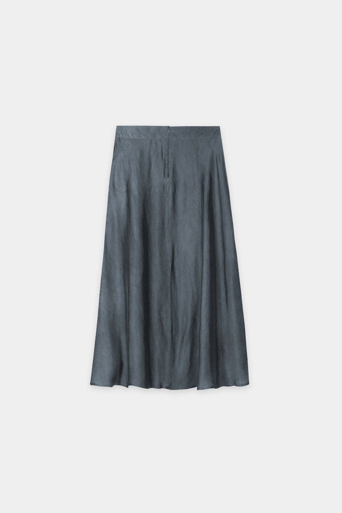 חצאית מקסי מבית המותג Luisa Cerano.חצאית אלגנטית בגזרה מתרחבת, עשויה בד מתערובת משי איכותי בעל ברק עדין, העובר תהליך צביעה ייחודי. עם בטנה פנימית, וסגירה באמצעות רוכסן אחורי.הרכב: 85% ויסקוזה, 15% משי, בטנה- 100% ויסקוזההדוגמנית בגובה 1.78 ולובשת מידה 36 של Luisa Cerano