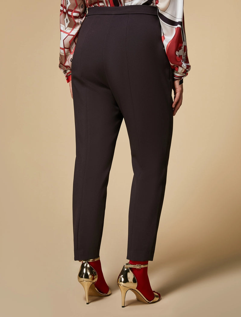 מכנסי קרפ סטרצ'ים בגזרת סלים פיט עם סגירה בצד בצבע סגול כהה